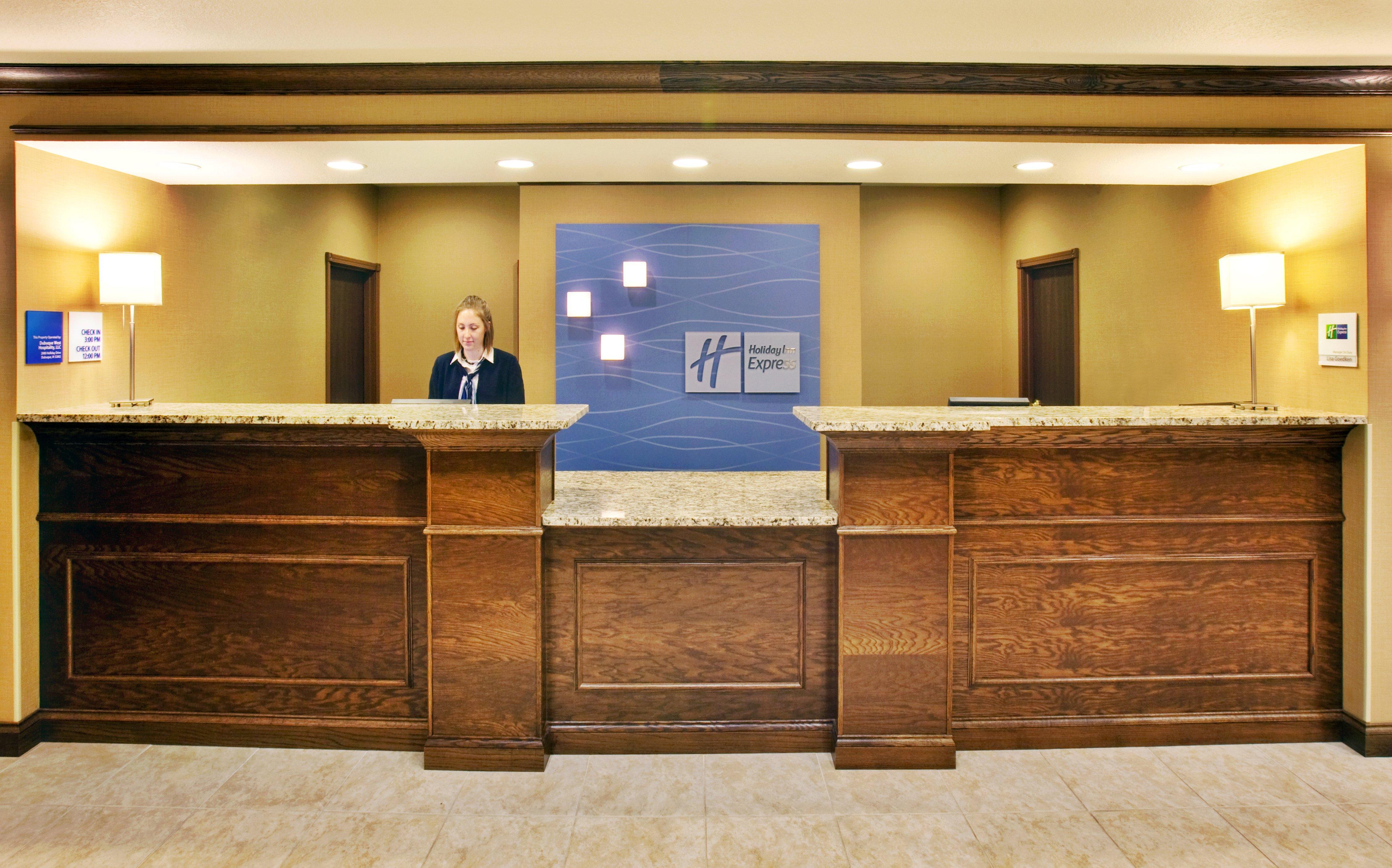 Holiday Inn Express Hotel & Suites - Dubuque West By Ihg Exterior foto
